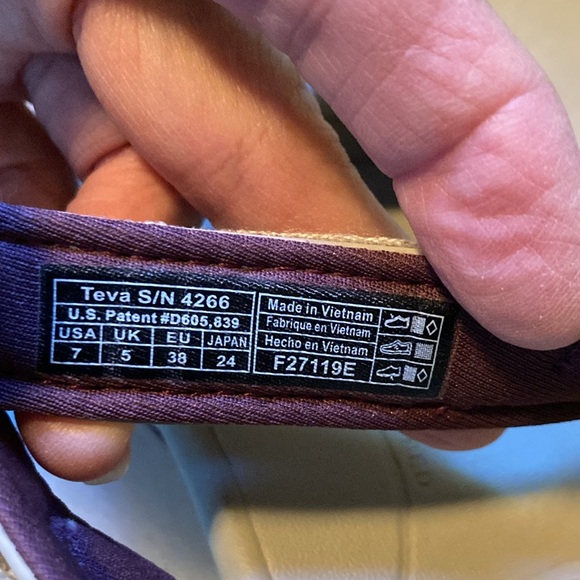 Teva Tirra Like New size 7 - Picture 7 of 7